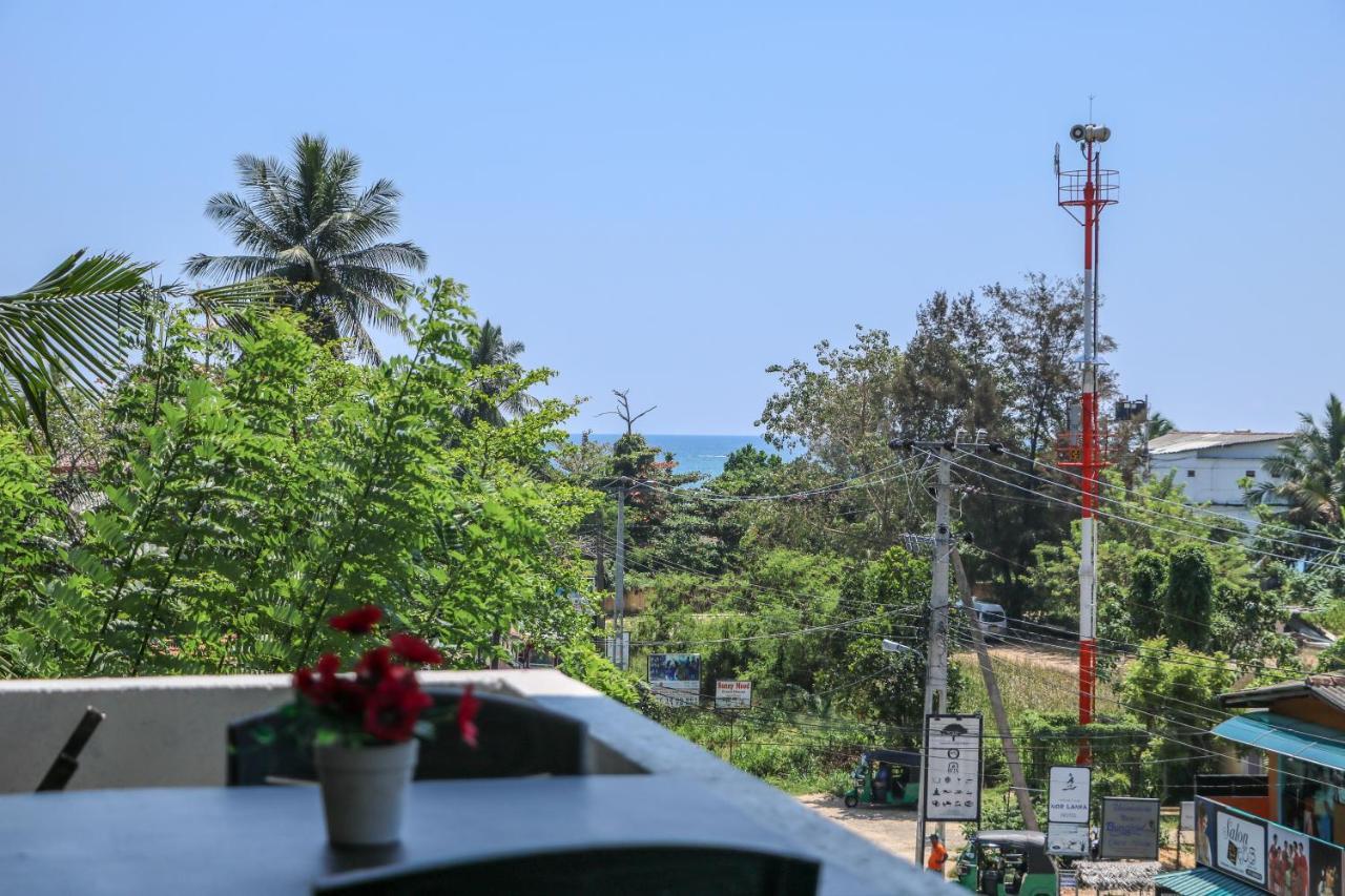 Holiday Inn Unawatuna Exteriör bild